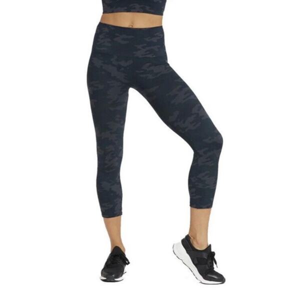 Spanx New Women's Camouflage Cropped Capri Leggings XS Athleisure Workout Gym - Picture 1 of 6